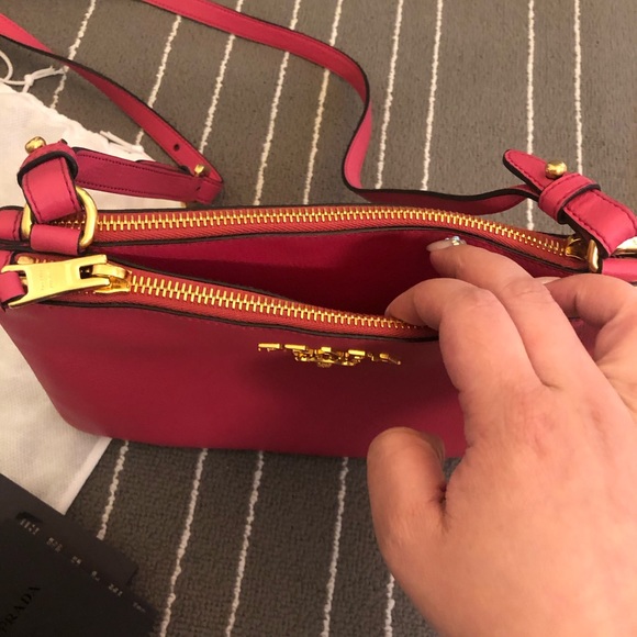 Prada Vitello -double zip - cross body - Picture 2 of 10